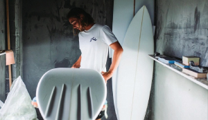 Lab custom, votre planche de surf sur mesure